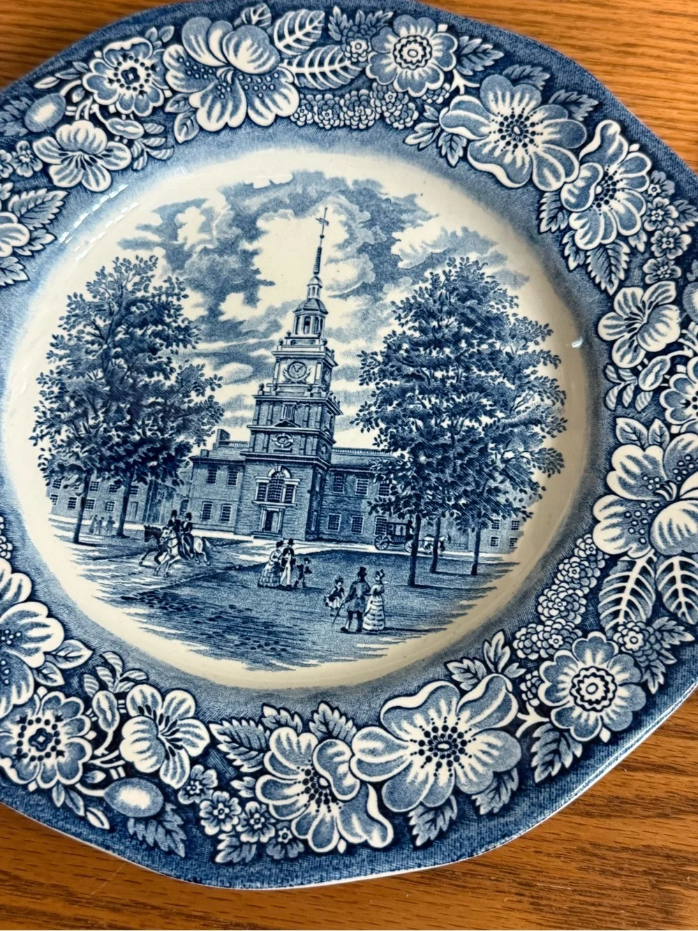 2 Liberty Blue Historic Colonial Scenes Independence Hall 9.75” Dinner Plates